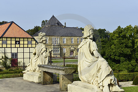Schloss Gesmold, Haupthaus und Neue Orangerie