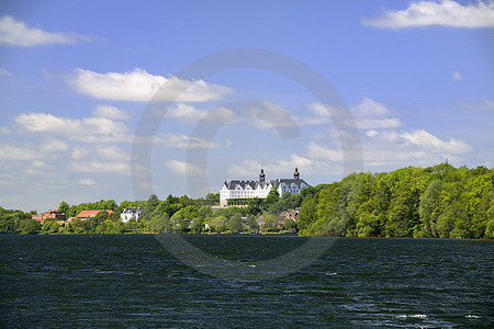 Plöner See mit Schloss Plön