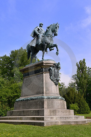 Reiterdenkmal mit Herzog Ernst II.