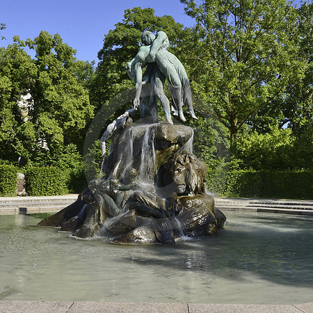 Sintflutbrunnen im Rosengarten
