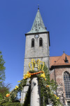 Kirche St. Vincentius mit Osterbrunnen