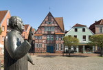 Buxtehude-Museum am St.-Petri-Platz in Buxtehude mit Gerhard Halepaghe-Brunnen (Magister und Bewahrer des Glaubens, Wohltäter der Bedürftigen, 1420-1485 in Buxtehude)