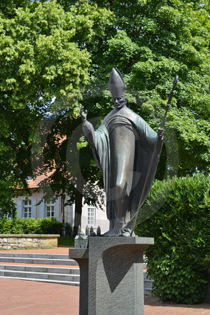 Skulptur von Bischof Benno II.