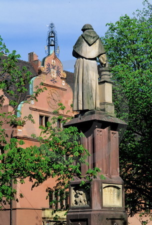 Franziskanerdenkmal am Rathausplatz in Freiburg