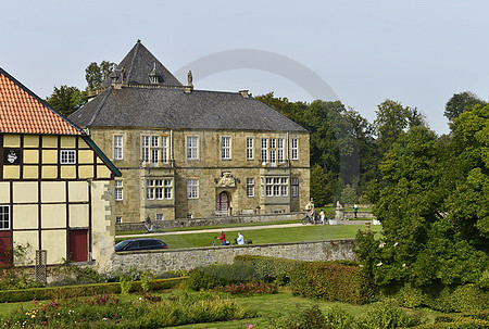 Schloss Gesmold, Haupthaus und Neue Orangerie